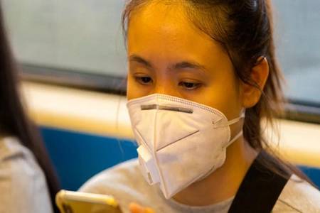 一次性口罩的正確戴法，戴口罩怎么護膚能讓皮膚越來越好