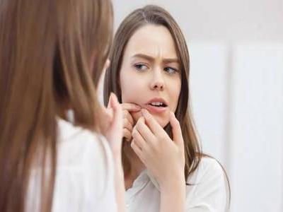下巴長痘痘是什么原因?要想祛痘飲食和護膚都重要