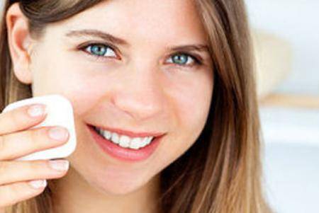 去黑頭粉刺妙招屢試有好效果 什么樣的膚質(zhì)容易有黑頭