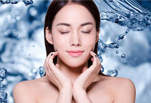 春夏換季時該如何護(hù)膚 要注重給肌膚進(jìn)行補(bǔ)水-易網(wǎng)健康養(yǎng)生網(wǎng) 春夏換季時該如何護(hù)膚 要注重給肌膚進(jìn)行補(bǔ)水