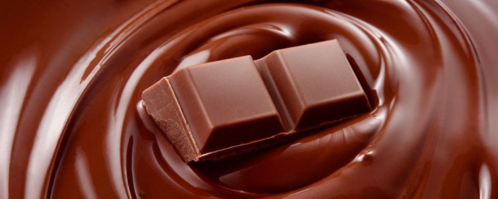 愛長痘痘怎么辦 這4類食物不吃痘痘不再來-易網<a href=http://www.jsjjzhkt.cn/ target=_blank class=infotextkey>健康養生</a>網 愛長痘痘怎么辦 這4類食物不吃痘痘不再來