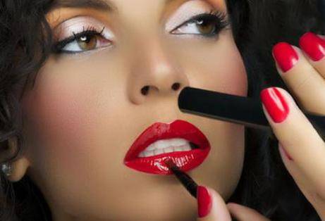 皮膚干燥起皮難受怎么治 該如何改善干皮敏感肌