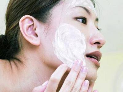 哪些錯(cuò)誤的洗臉?lè)椒?會(huì)讓臉加速變老十歲