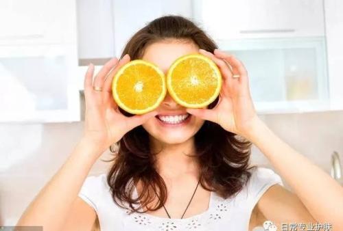 維生素c什么時候吃好?小編分享三個最佳時間-易網健康<a href=http://www.jsjjzhkt.cn/jkys/ target=_blank class=infotextkey>養生</a>網 維生素c什么時候吃好?小編分享三個最佳時間