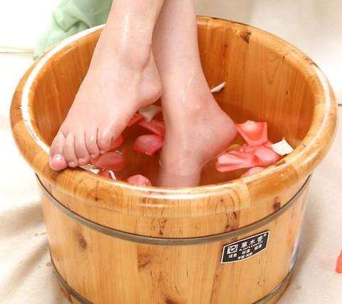 用醋泡腳有什么好處,養護肌膚!-易網健康養生網 用醋泡腳有什么好處,養護肌膚!