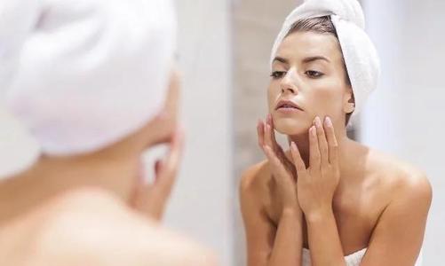 用維e擦臉半年后肌膚有哪些變化?-易網<a href=http://www.jsjjzhkt.cn/ target=_blank class=infotextkey>健康養生</a>網 用維e擦臉半年后肌膚有哪些變化?