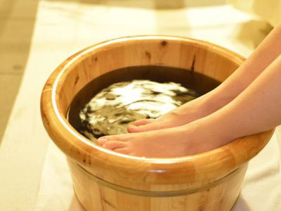 用醋泡腳有什么好處,養護肌膚!-易網健康<a href=http://www.jsjjzhkt.cn/jkys/ target=_blank class=infotextkey>養生</a>網 用醋泡腳有什么好處,養護肌膚!