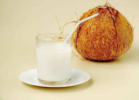 椰子汁的功效,能美顏護膚!-易網<a href=http://www.jsjjzhkt.cn/ target=_blank class=infotextkey>健康養生</a>網 椰子汁的功效,能美顏護膚!