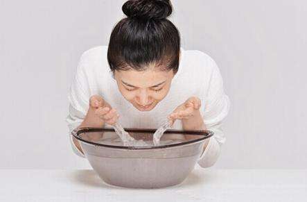 白醋可以洗臉嗎,可以!-易網健康養生網 白醋可以洗臉嗎,可以!