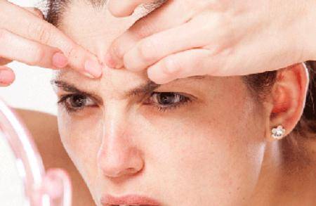 臉上長(zhǎng)痘痘怎么調(diào)理?做好這三點(diǎn)讓痘痘遠(yuǎn)離你-易網(wǎng)<a href=http://www.jsjjzhkt.cn/ target=_blank class=infotextkey>健康養(yǎng)生</a>網(wǎng) 臉上長(zhǎng)痘痘怎么調(diào)理?做好這三點(diǎn)讓痘痘遠(yuǎn)離你