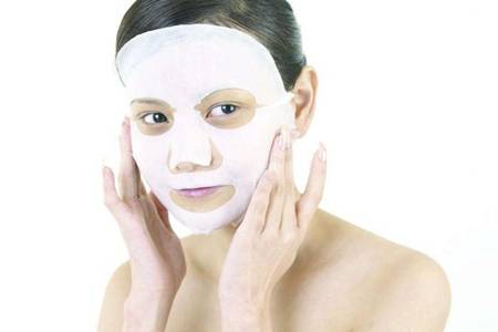 女生一套護膚品的使用順序，精華眼霜的正確順序不能弄錯