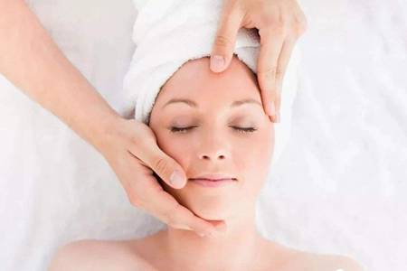 女生皮膚去角質的正確方法，清潔角質煥發白皙亮顏