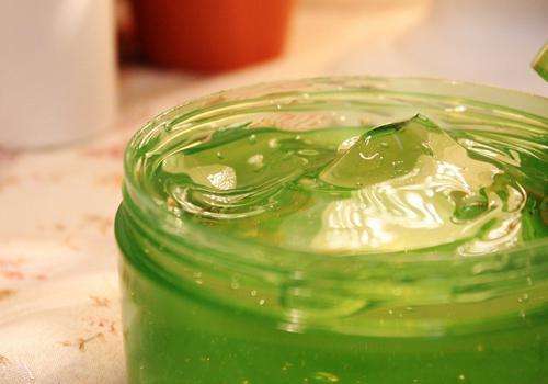 如何正確使用蘆薈膠護(hù)膚 使用蘆薈膠要注意什么