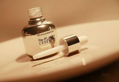 精華可以代替乳液用嗎 精華和乳液的區(qū)別-易網(wǎng)健康<a href=http://www.jsjjzhkt.cn/jkys/ target=_blank class=infotextkey>養(yǎng)生</a>網(wǎng) 精華可以代替乳液用嗎 精華和乳液的區(qū)別