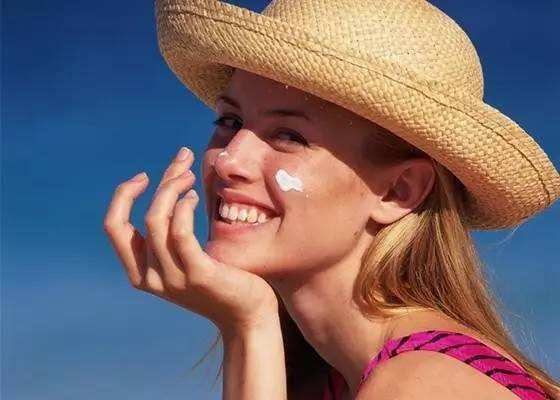 涂防曬霜需要卸妝嗎?防曬霜沒(méi)卸干凈怎么辦-易網(wǎng)健康養(yǎng)生網(wǎng) 涂防曬霜需要卸妝嗎?防曬霜沒(méi)卸干凈怎么辦