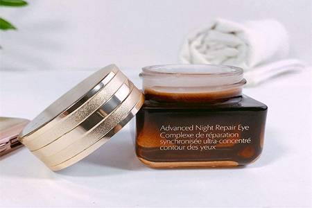 眼霜的正確使用方法步驟,做好眼部護理去除眼尾紋-易網<a href=http://www.jsjjzhkt.cn/ target=_blank class=infotextkey>健康養生</a>網 眼霜的正確使用方法步驟,做好眼部護理去除眼尾紋