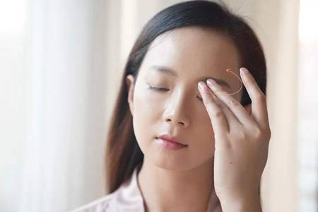 眼霜的正確使用方法步驟,做好眼部護理去除眼尾紋-易網健康<a href=http://www.jsjjzhkt.cn/jkys/ target=_blank class=infotextkey>養生</a>網 眼霜的正確使用方法步驟,做好眼部護理去除眼尾紋