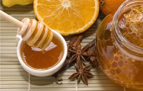 經常喝蜂蜜水對皮膚有什么好處 如何正確喝蜂蜜水-易網健康養生網 經常喝蜂蜜水對皮膚有什么好處 如何正確喝蜂蜜水