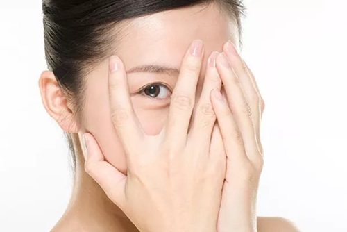 皮膚干燥是怎么回事造成的-易網(wǎng)健康<a href=http://www.jsjjzhkt.cn/jkys/ target=_blank class=infotextkey>養(yǎng)生</a>網(wǎng) 皮膚干燥是怎么回事造成的