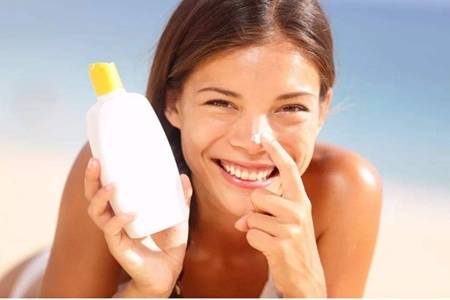 防曬霜排行榜10強，夏天最好用的防曬霜品牌產品