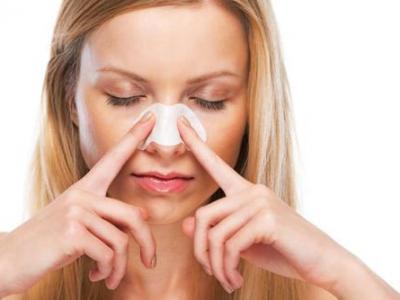 黑頭貼會(huì)把毛孔拉大嗎 黑頭貼用完后怎么收縮毛孔