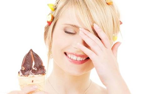 女生臉上長痘痘如何消除，教你簡單五招解決長痘困擾