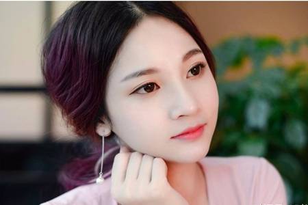 女生臉上長痘痘如何消除，教你簡單五招解決長痘困擾