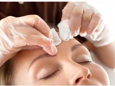 女生額頭長痘痘是什么原因,一按就痛要怎么調理