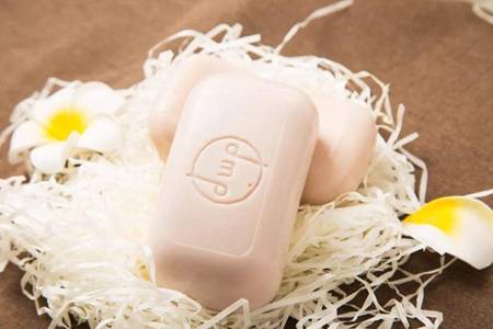 雞皮膚的四大形成原因,如何消除雞皮膚光滑肌膚-易網(wǎng)<a href=http://www.jsjjzhkt.cn/ target=_blank class=infotextkey>健康養(yǎng)生</a>網(wǎng) 雞皮膚的四大形成原因,如何消除雞皮膚光滑肌膚