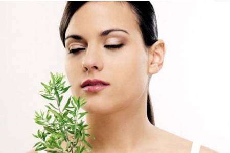 油性皮膚怎么改善，夏天出油多長痘的護膚方法