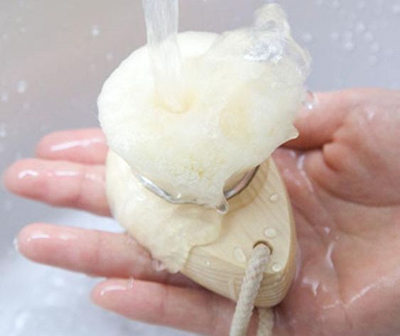 使用潔面刷會導致毛孔變大嗎？如何正確使用潔面刷