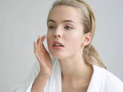 油性皮膚一天能夠洗幾回臉  油性皮膚毛孔粗大該如何修復(fù)