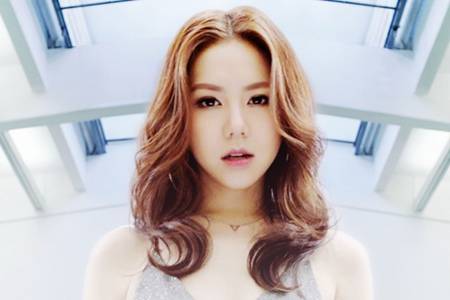 鄧紫棋如何KO都市隱形危肌  碧歐泉凍齡小藍(lán)瓶精華效果怎么樣