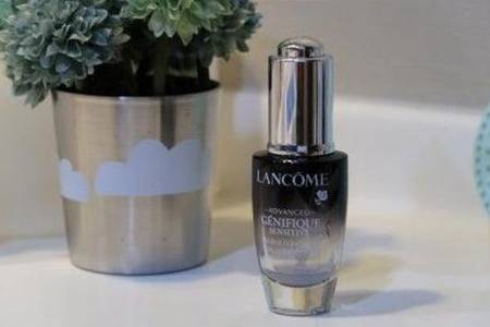 蘭蔻小黑瓶精華液的功效與作用  蘭蔻小黑瓶究竟是白天用還是晚上用