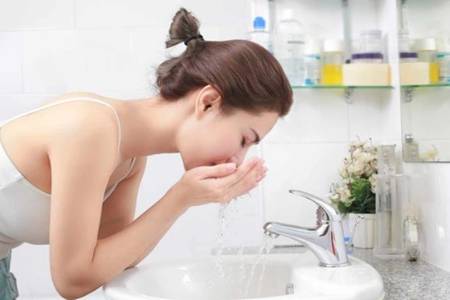 臉上長痘痘如何消除用什么藥 這3個(gè)最簡單的祛痘方法要記住