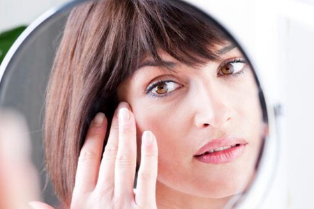 去皺去眼袋的方法有哪些?這三個方法消眼袋去除眼部皺紋-易網<a href=http://www.jsjjzhkt.cn/ target=_blank class=infotextkey>健康養生</a>網 去皺去眼袋的方法有哪些?這三個方法消眼袋去除眼部皺紋