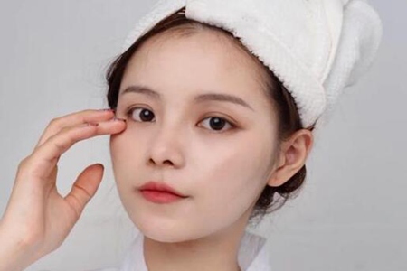 去皺去眼袋的方法有哪些?這三個方法消眼袋去除眼部皺紋-易網健康<a href=http://www.jsjjzhkt.cn/jkys/ target=_blank class=infotextkey>養生</a>網 去皺去眼袋的方法有哪些?這三個方法消眼袋去除眼部皺紋