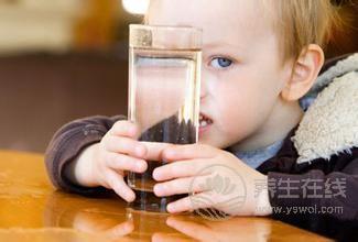 早上起床4種水一定不能喝 早上起床4種水一定不能喝