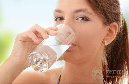 早上起床4種水一定不能喝 早上起床4種水一定不能喝
