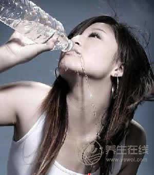 喝千滾水易中毒 六種錯誤喝水方式減壽致命 喝千滾水易中毒 六種錯誤喝水方式減壽致命