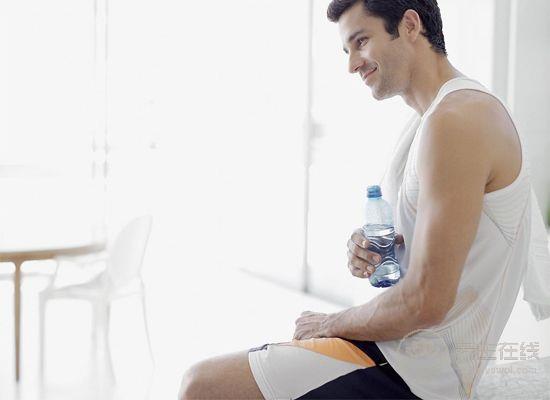 早上起床4種水一定不能喝 早上起床4種水一定不能喝