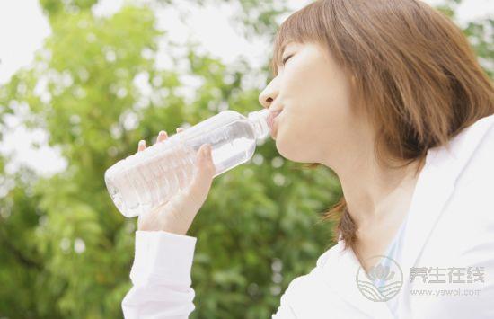 早上起床4種水一定不能喝 早上起床4種水一定不能喝