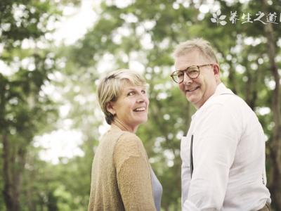 蘇炳添跟夫人從校服到婚紗 兩人愛情長跑十幾年