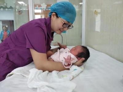 誰在承載生命之重：護士節，傾聽白衣天使們的“心聲”