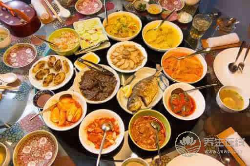 吃吃喝喝過春節(jié) 調(diào)理湯水不可少 吃吃喝喝過春節(jié) 調(diào)理湯水不可少