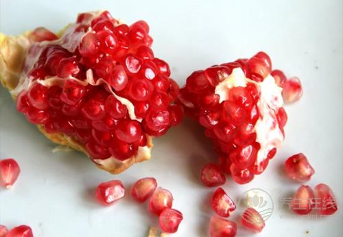 秋季常吃石榴有這5個好處,它的皮價值也很高,別丟了! 秋季常吃石榴有這5個好處,它的皮價值也很高,別丟了!