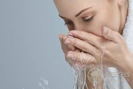 秋季皮膚干燥有哪些補水方法?