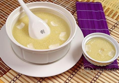 春季養生喝點粥 小米熬粥功效堪比人參 春季養生喝點粥 小米熬粥功效堪比人參