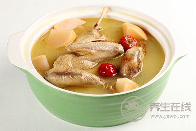 夏天太難熬,三款藥膳潤肺補脾 夏天太難熬,三款藥膳潤肺補脾