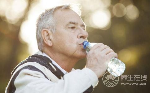 老年人夏季的飲食保健法 老年人夏季的飲食保健法